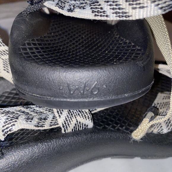Women’s Chaco Sandals Size US 6 ~ Good Used Condition ~ Black/Off White - Picture 6 of 6